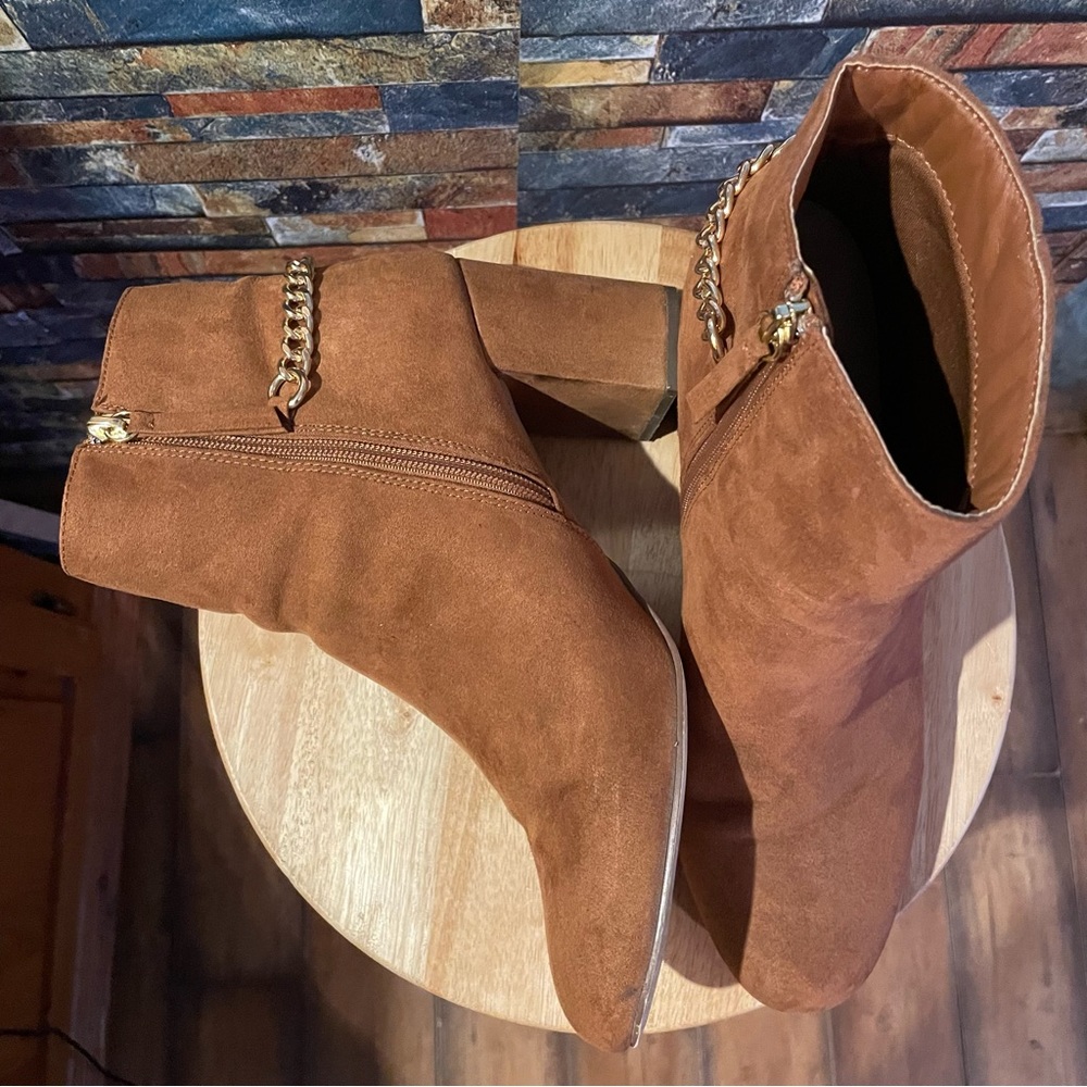 JustFab Mariah Cognac Faux Suede Block Heel Chain Zip Ankle Boots Women Size 12
